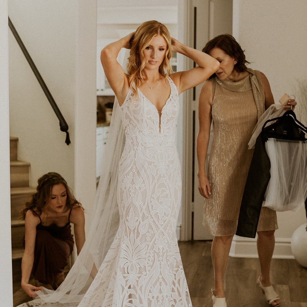 Justin Alexander Flat Lace Wedding Dress